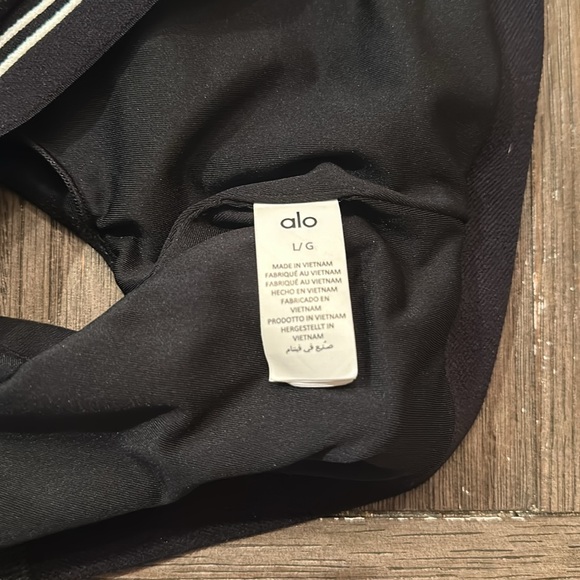 ALO Yoga Black Sports Bra - Picture 4 of 4